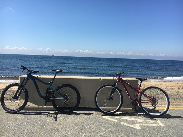 CompHealth Allied - travel therapy lifestyle - image of the Moores' bikes on a beachfront ride
