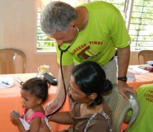 Dr Wilner treating patients in Phillippines