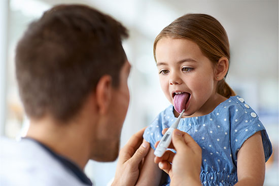 pediatrician-checking-child-throat2